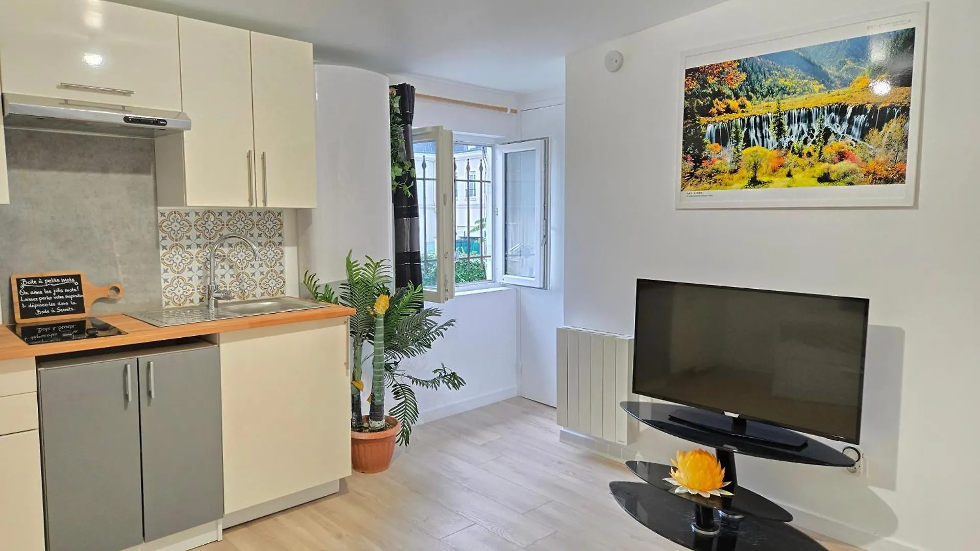 Studio Neuf Avec Terrasse A Yerres, 200M De La Gare Apartment